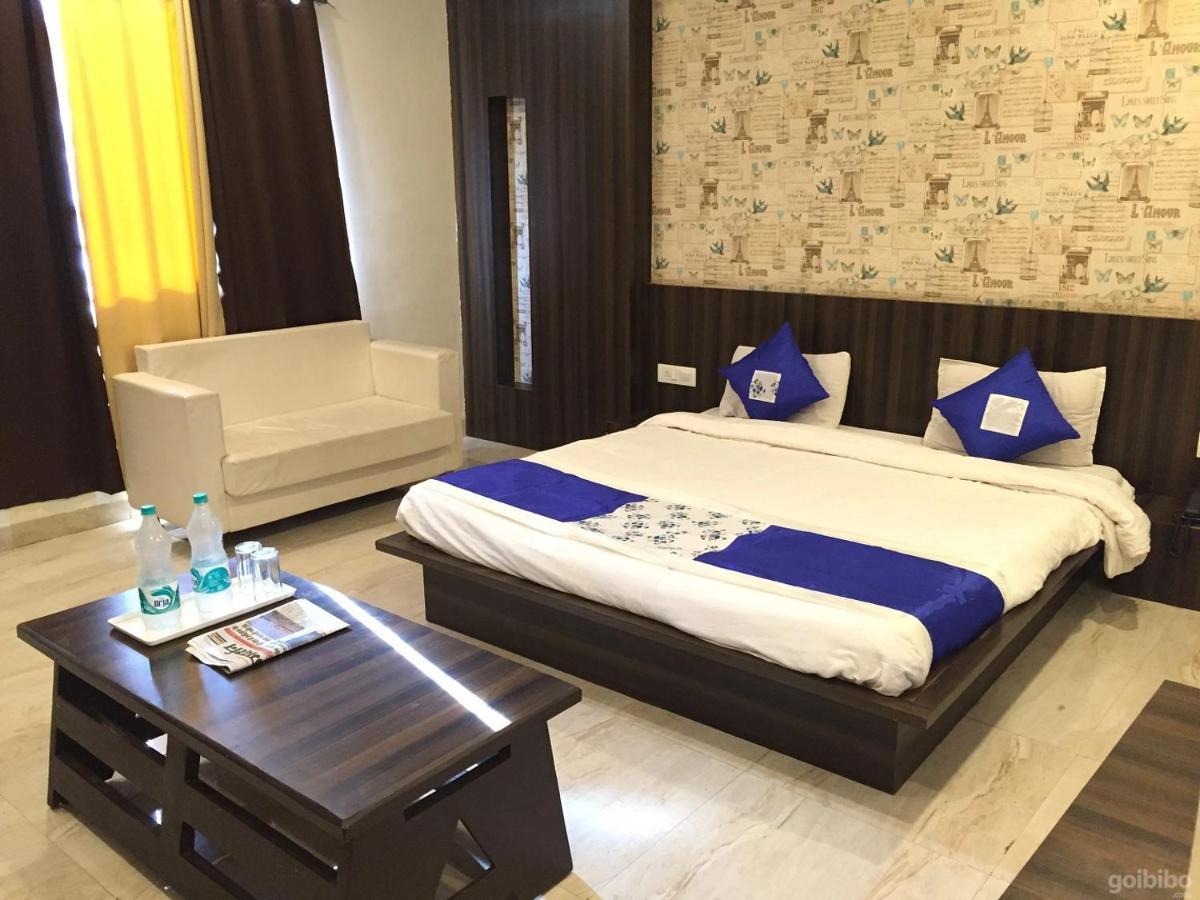 Hotel City Palace 우자인 외부 사진