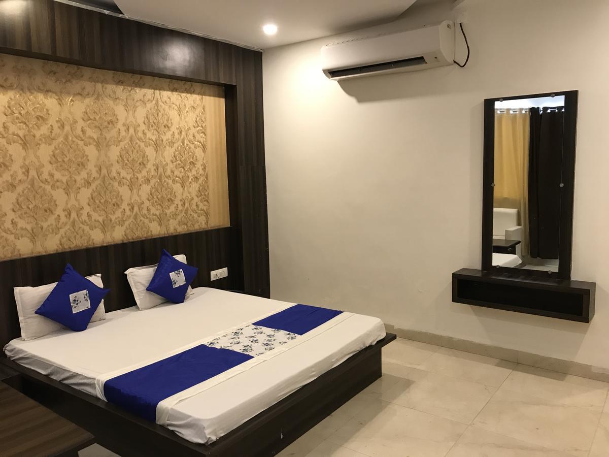 Hotel City Palace 우자인 외부 사진