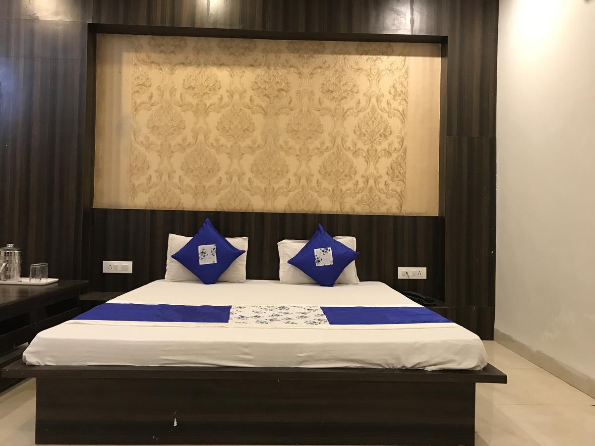 Hotel City Palace 우자인 외부 사진
