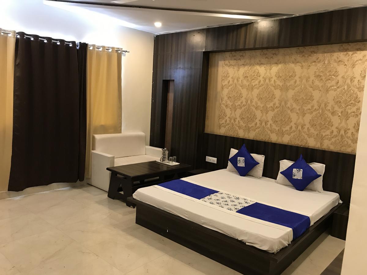 Hotel City Palace 우자인 외부 사진