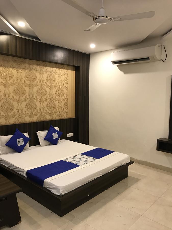 Hotel City Palace 우자인 외부 사진